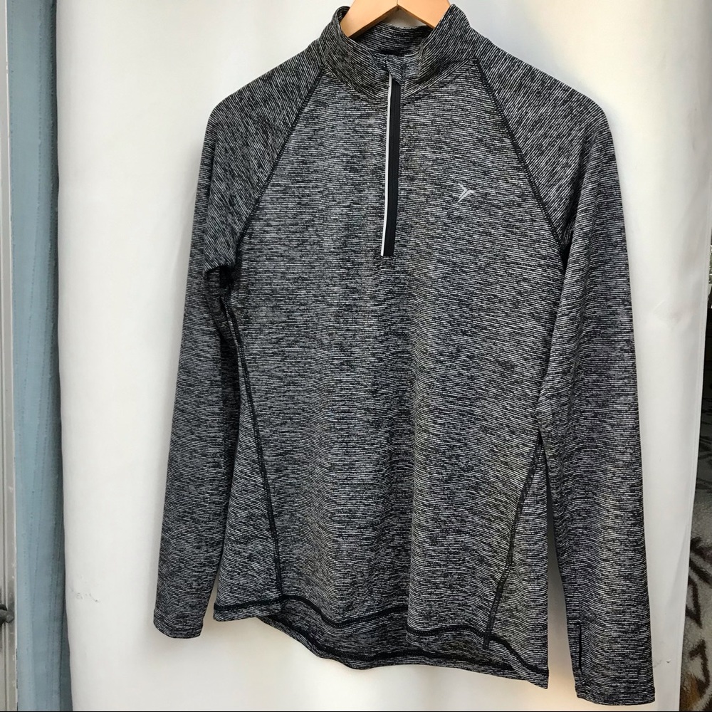 Old Navy Active Go-Dry Medium Semi Fitted Long Sleeve Activewear